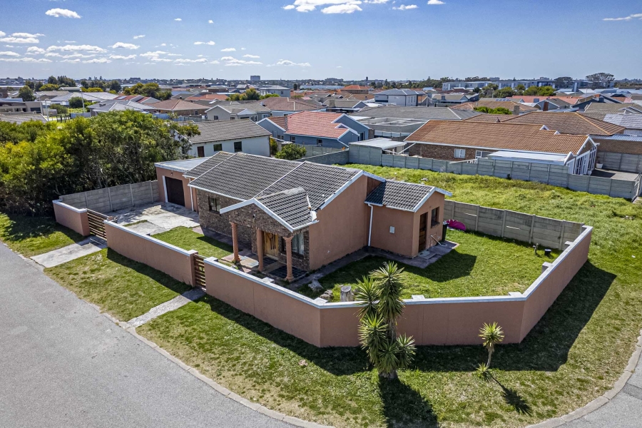 3 Bedroom Property for Sale in Overbaakens Eastern Cape